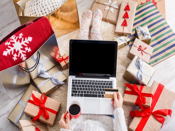 Christmas online shopping top view_511969603
