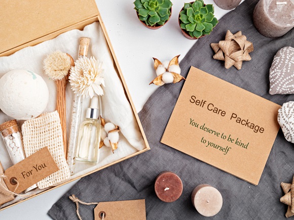 self care package, seasonal gift box_1836658177
