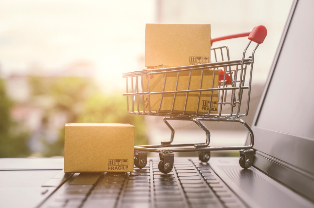 Paper boxes in a shopping cart on a laptop keyboard.Easy shopping with finger tips for consumers.Online shopping and delivery service concept._id1154767651