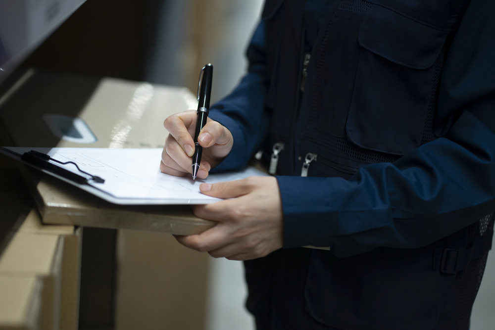 Warehouse worker checking inventory in logistics warehouse _id_1849049860