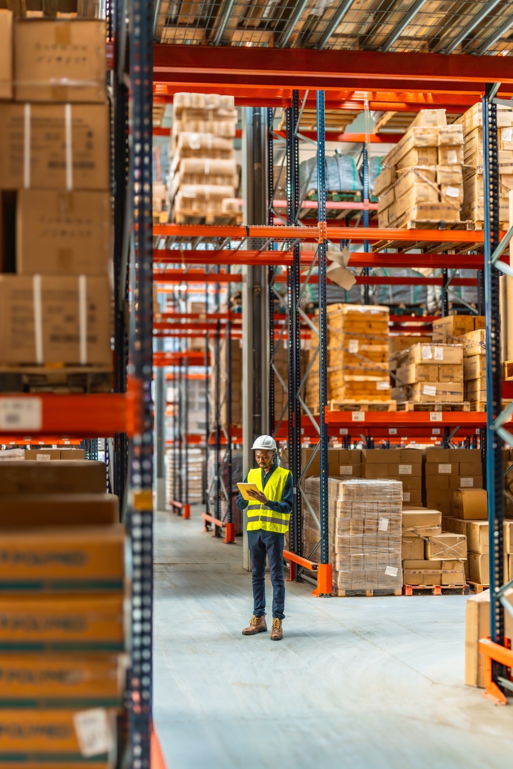 Complete Guide to Warehouse Aisles: How to Calculate Width
