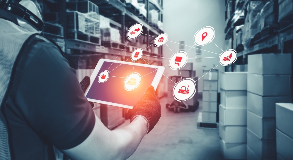 Smart warehouse management system with innovative internet of things technology to identify package picking and delivery . Future concept of supply chain and logistic network business ._id2087366221