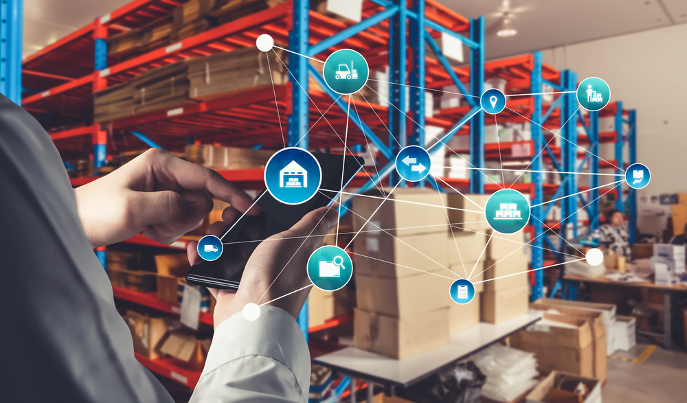Smart warehouse management system with innovative internet of things technology to identify package picking and delivery . Future concept of supply chain and logistic network business ._id2025445535